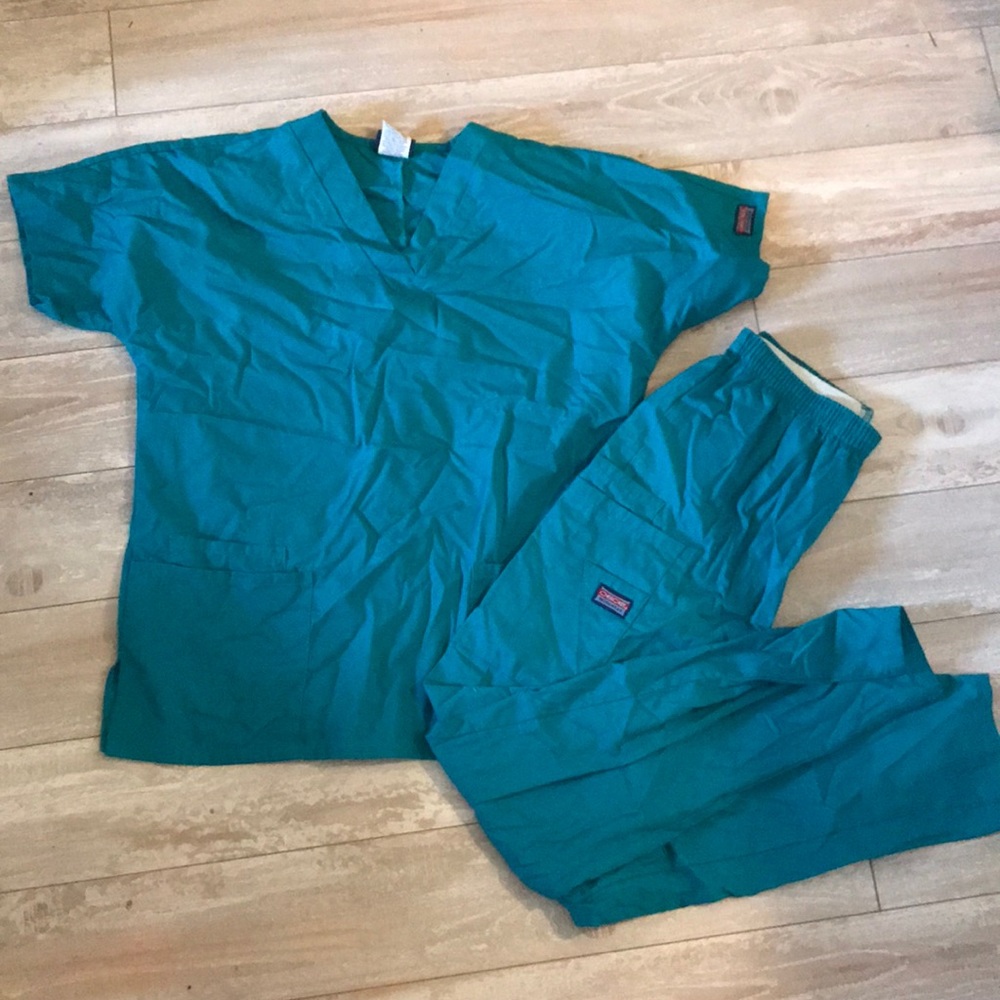 Cherokee Scrub Set